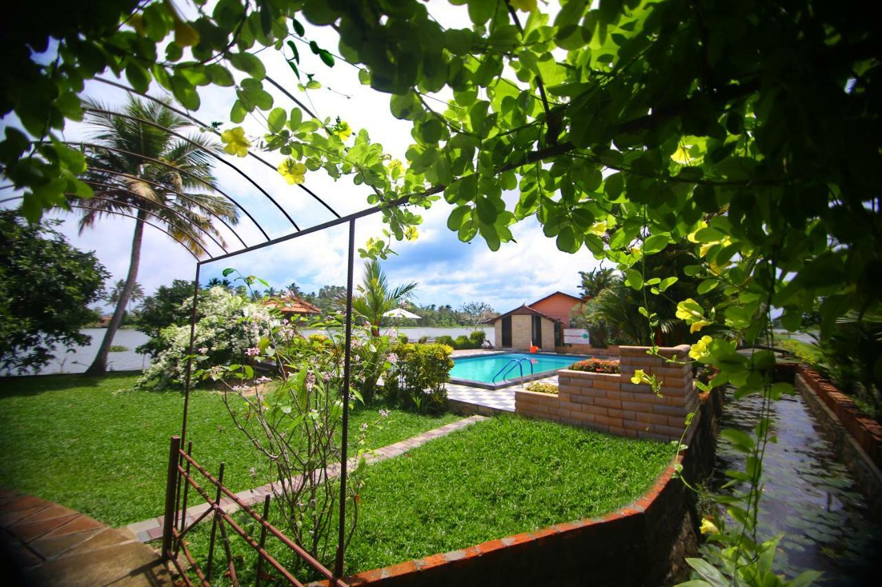 Green Palace Ayurveda Resort, Alleppey Alappuzha Exterior photo