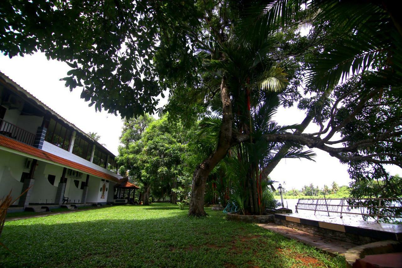 Green Palace Ayurveda Resort, Alleppey Alappuzha Exterior photo